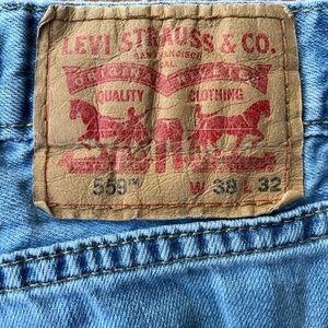 Men's Levi's 559 Relaxed Straight Fit Jeans.  38W 32L